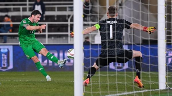 Robbie Brady scores the winner