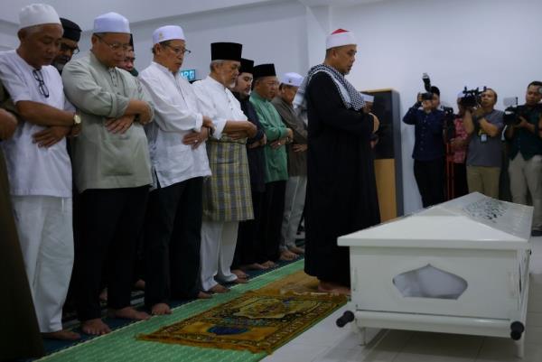 Jepak assemblyman Talib a leader of high integrity, always fighting corruption, says Abang Johari